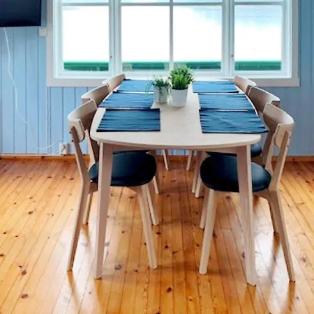 Semesterbostad Holiday home LINDÅS